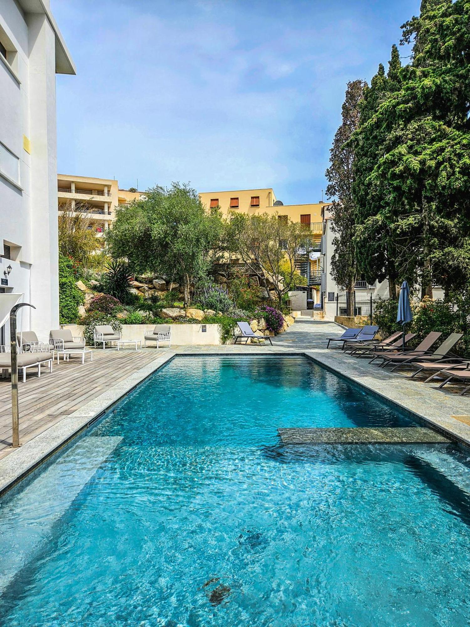 Best Western Hotel Casa Bianca, Piscine Interieure Et Exterieure كالفي المظهر الخارجي الصورة